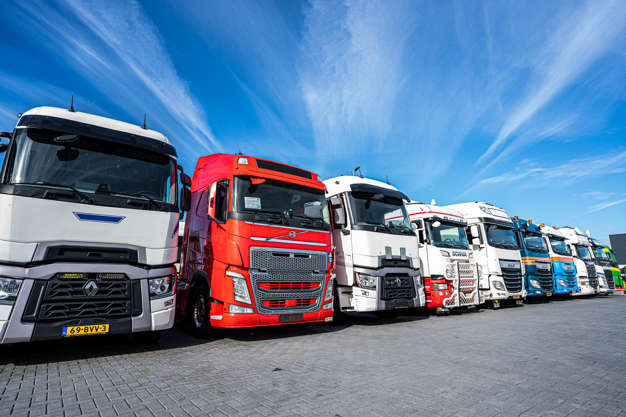 LVS Used TRUCKS - ogłoszenia sprzedaży undefined: zdjęcie 1