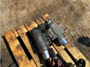 Koparka kołowa CATERPILLAR