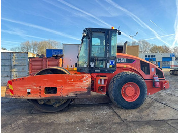 Walec drogowy CATERPILLAR