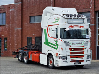Samochód ciężarowe pod zabudowę SCANIA R 580