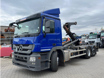 Ciężarówka hakowiec MERCEDES-BENZ Actros 2541