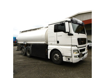 Samochód ciężarowy cysterna MAN