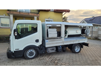 Samochód asenizacyjny NISSAN