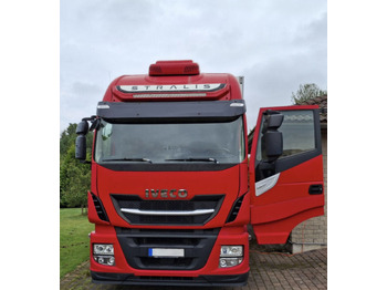 Samochód ciężarowy furgon IVECO Stralis