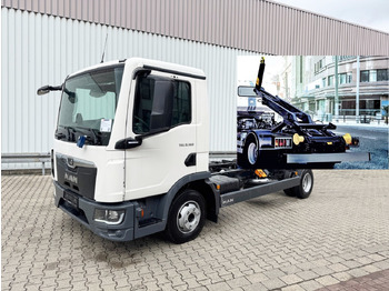 Ciężarówka hakowiec MAN TGL 8.160