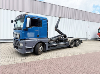 Ciężarówka hakowiec MAN TGX 26.580