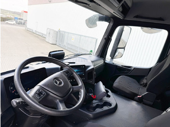 Zdjęcie wnętrza 1: Samochód ciężarowe pod zabudowę Mercedes-Benz Arocs 1840 L 4x2 Arocs 1840 L 4x2, MultimediaCockpit, Navi Zdjęcie wnętrza 1: Samochód ciężarowe pod zabudowę Mercedes-Benz Arocs 1840 L 4x2 Arocs 1840 L 4x2, MultimediaCockpit, Navi