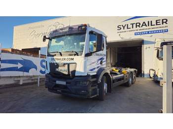 Ciężarówka hakowiec MAN TGS 26.470