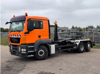 Ciężarówka hakowiec MAN
