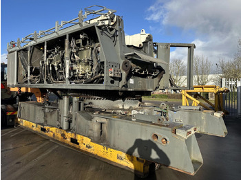 Dźwig gąsienicowy LIEBHERR LR 1160