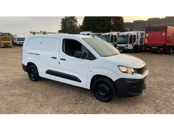 Mały samochód dostawczy PEUGEOT Partner