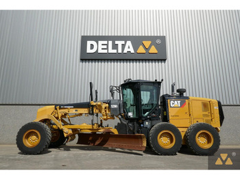 Równiarka CATERPILLAR 12M3