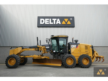 Równiarka CATERPILLAR 140M