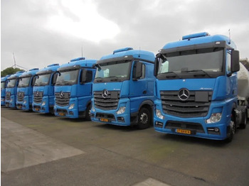 Ciągnik siodłowy MERCEDES-BENZ Actros 1842