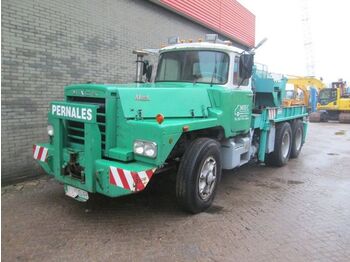 Samochod ciężarowy z HDS MACK