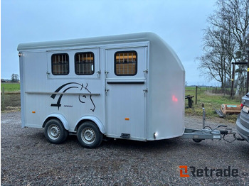 Przyczepa do przewozu koni