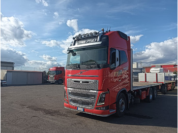 Samochód ciężarowy skrzyniowy/ Platforma VOLVO FH16 750