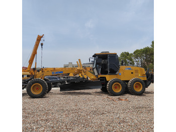 Równiarka XCMG GR2153