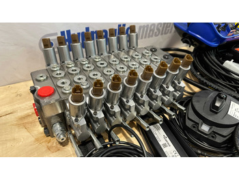 Nowy Przyczepa leśna Set Scanreco RC400 with Walvoil DPX100 Fassi, Effer, Atlas, Manitou: zdjęcie 2 Nowy Przyczepa leśna Set Scanreco RC400 with Walvoil DPX100 Fassi, Effer, Atlas, Manitou: zdjęcie 2