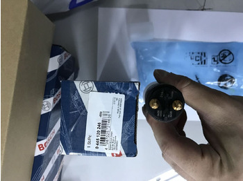 Nowy Wtryskiwacz do Koparko-ładowarek Bosch: zdjęcie 3