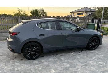 Samochód osobowy MAZDA