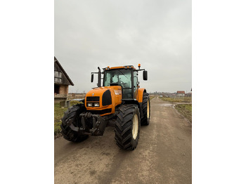 Ciągnik rolniczy RENAULT