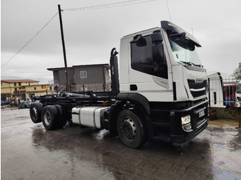 Ciężarówka hakowiec IVECO Stralis