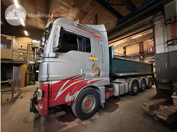 Ciężarówka hakowiec MAN TGX