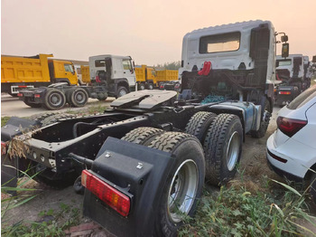 Ciągnik siodłowy HINO