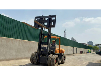 Wózek widłowy diesel TCM