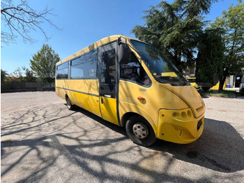 Autobus szkolny IVECO