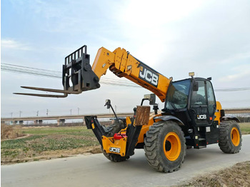 Ładowarka teleskopowa JCB