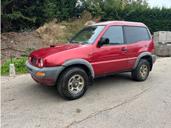 Samochód osobowy NISSAN