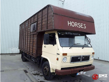Ciężarówka do przewozu zwierząt MAN