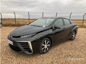 Samochód osobowy TOYOTA