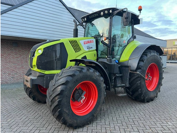 Ciągnik rolniczy CLAAS Axion 810