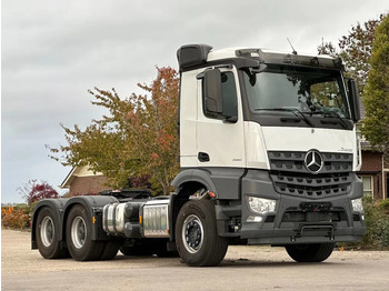 Ciągnik siodłowy MERCEDES-BENZ Arocs 3351
