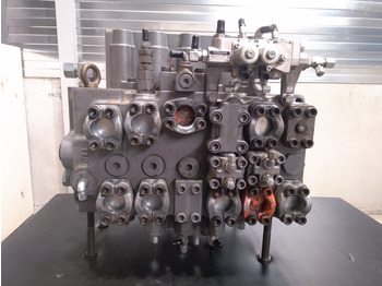 Zawór hydrauliczny HITACHI