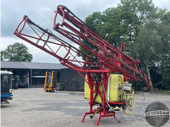 Opryskiwacz przyczepiany RAU