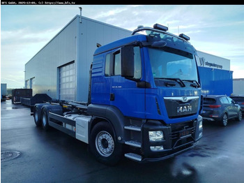 Ciężarówka hakowiec MAN TGS 26.500