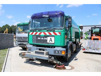 Zamiatarka uliczna MAN M2000