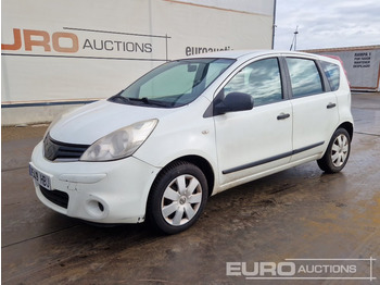 Samochód osobowy NISSAN