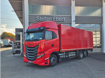 Ciężarówka do transportu napojów IVECO