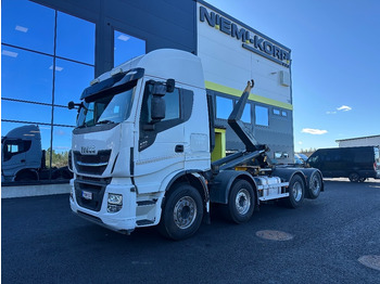Ciężarówka hakowiec IVECO X-WAY
