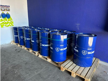 Olej silnikowy I chemia do pielęgnacji samochodu