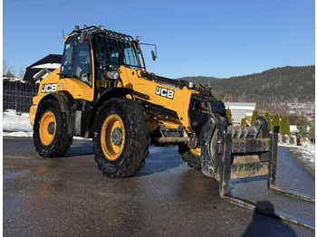 Ładowarka kołowa teleskopowa JCB TM320