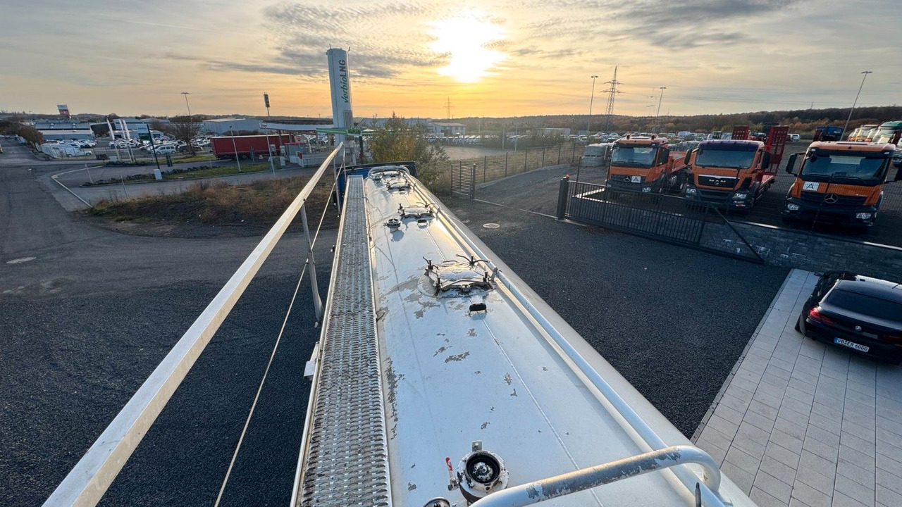 Spitzer SK 2760 CAL GGVS 60m³ Kippsilo - Naczepa silos: zdjęcie 5 Spitzer SK 2760 CAL GGVS 60m³ Kippsilo - Naczepa silos: zdjęcie 5