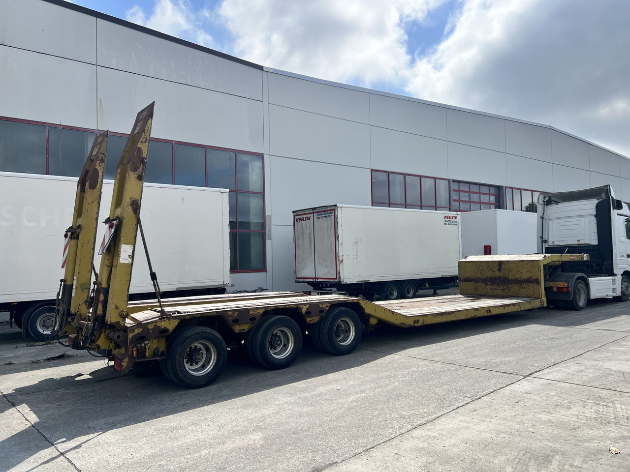 LANGENDORF SATBUE 30/38 3 Achs Tiefbett- Satteltieflader - Naczepa niskopodwoziowa: zdjęcie 5 LANGENDORF SATBUE 30/38 3 Achs Tiefbett- Satteltieflader - Naczepa niskopodwoziowa: zdjęcie 5