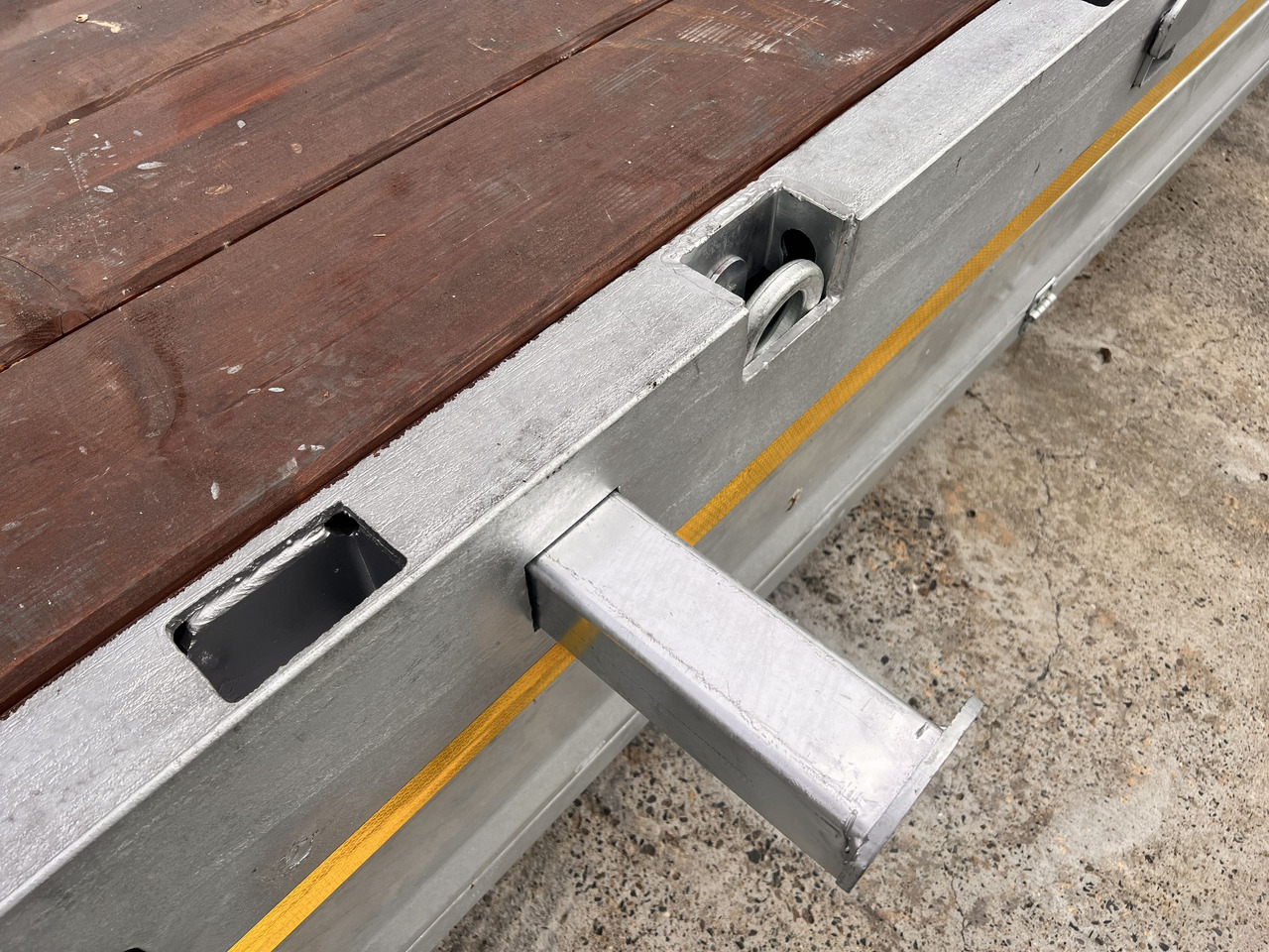 Möslein ST 3 3 Achs Satteltieflader neu - Naczepa niskopodwoziowa: zdjęcie 3 Möslein ST 3 3 Achs Satteltieflader neu - Naczepa niskopodwoziowa: zdjęcie 3