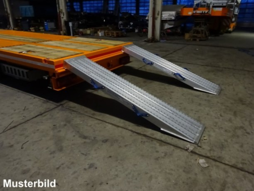 Möslein ST 3 Plato 8,7 3 Achs Satteltieflader Plato 45 t GGfür Fertigteile, Baumaschinen - Naczepa niskopodwoziowa: zdjęcie 2 Möslein ST 3 Plato 8,7 3 Achs Satteltieflader Plato 45 t GGfür Fertigteile, Baumaschinen - Naczepa niskopodwoziowa: zdjęcie 2